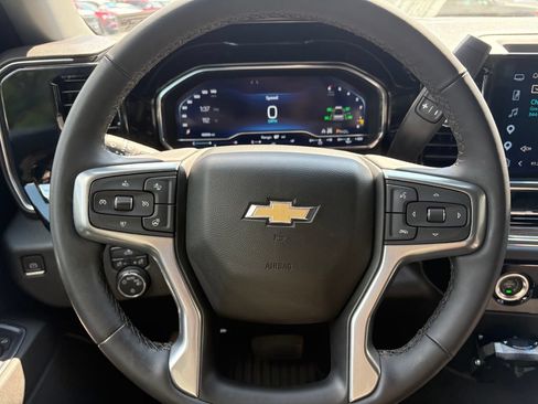 Used 2023 Chevrolet Silverado 1500 LT AWD/4WD image 8