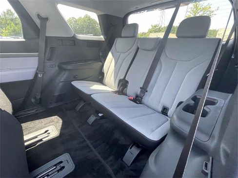 Certified 2025 Hyundai Palisade SE image 10