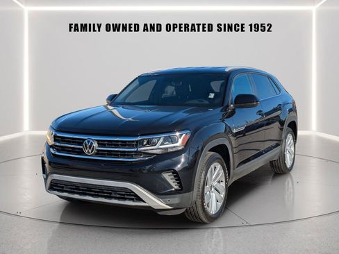 Used 2020 Volkswagen Atlas Cross Sport SE w/ Towing Package image 2