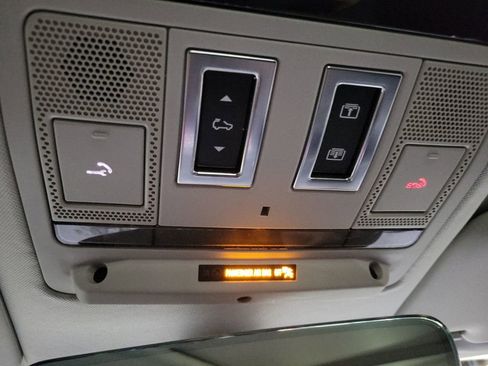 Used 2024 Land Rover Defender 110 S image 21