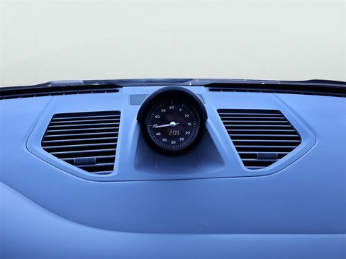 Certified 2025 Porsche 911 Carrera image 21