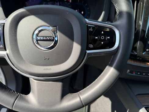 Used 2023 Volvo XC60 B5 Plus image 11