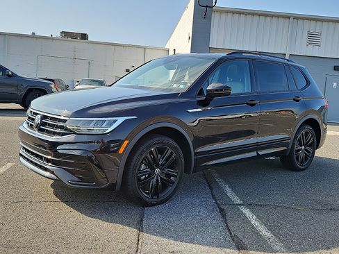 Used 2022 Volkswagen Tiguan SE R-Line AWD/4WD image 3