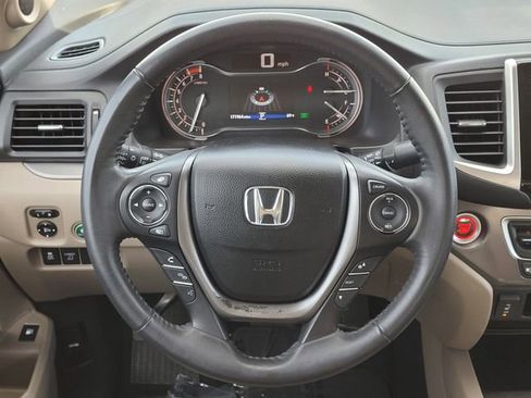 Used 2017 Honda Ridgeline RTL-T image 12