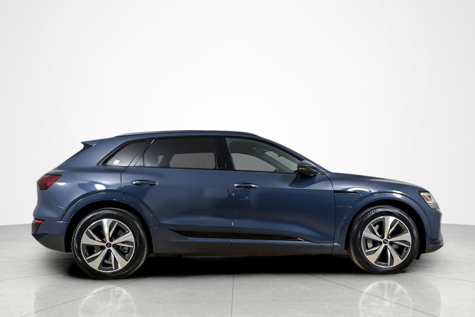 Used 2024 Audi Q8 e-tron Premium AWD/4WD image 6