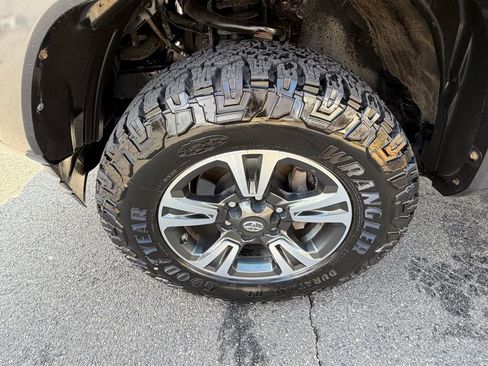 Used 2019 Toyota Tacoma TRD Sport image 13