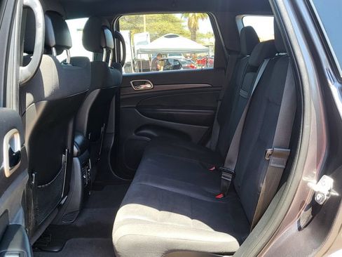 Used 2017 Jeep Grand Cherokee Laredo w/ Quick Order Package 23E AWD/4WD image 24