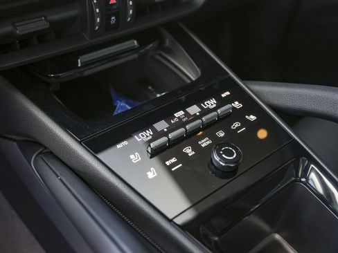 New 2025 Porsche Cayenne image 23