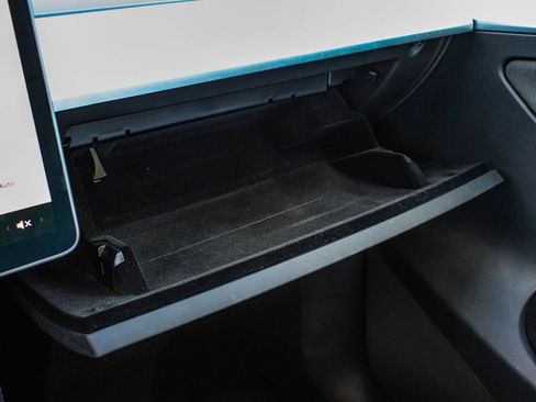 Used 2023 Tesla Model Y Performance image 16