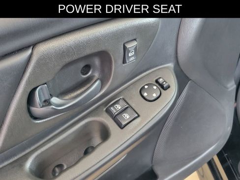 Used 2004 Chevrolet Monte Carlo SS w/ Preferred Equipment Group FWD image 14