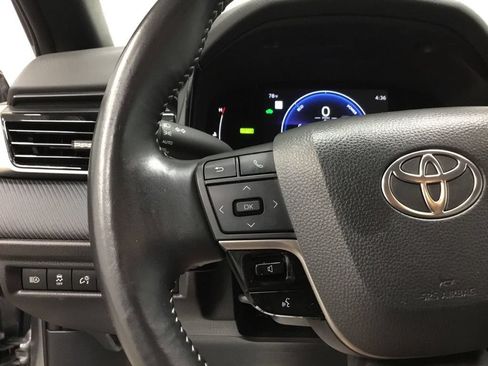 Used 2025 Toyota Camry SE FWD image 14