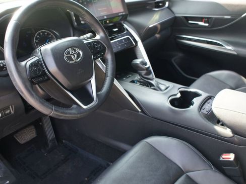 Used 2021 Toyota Venza Limited image 15