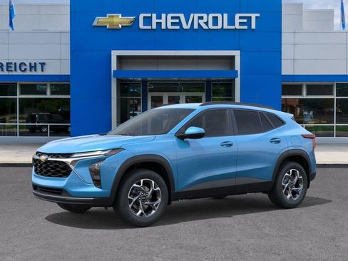 New 2026 Chevrolet Trax LT w/ Driver Confidence Package FWD image 2