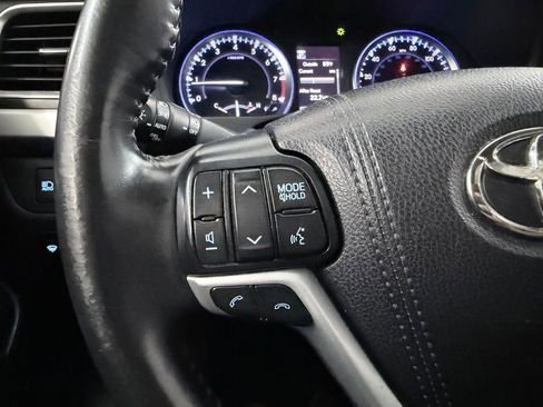 Used 2019 Toyota Highlander XLE FWD image 22