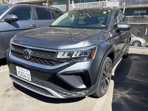 Certified 2022 Volkswagen Taos SE AWD/4WD image 2