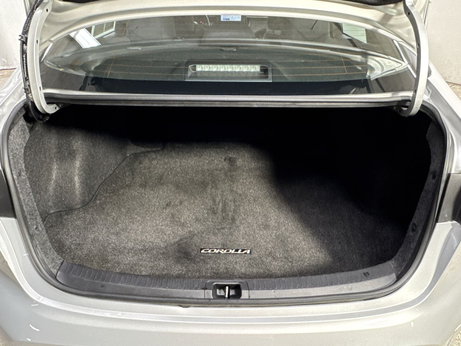Used 2025 Toyota Corolla SE FWD image 37