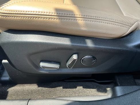 Used 2017 Ford Explorer XLT FWD image 11