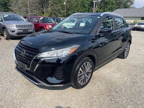 Used 2021 Nissan Kicks SV FWD image 1