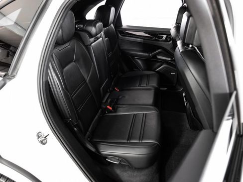 Used 2019 Porsche Cayenne S image 40