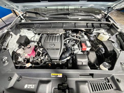 Used 2023 Toyota Highlander XLE image 41