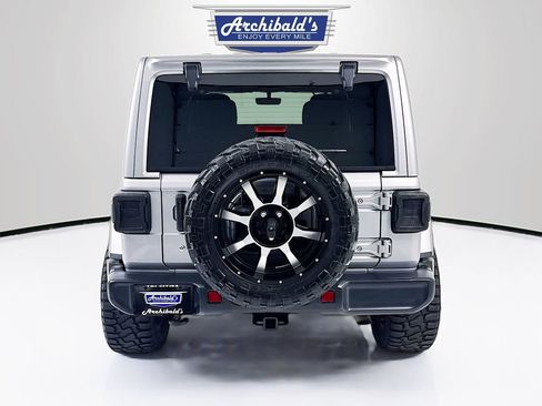 Used 2018 Jeep Wrangler Unlimited Sahara w/ Uconnect 4C Nav & Sound Group image 7