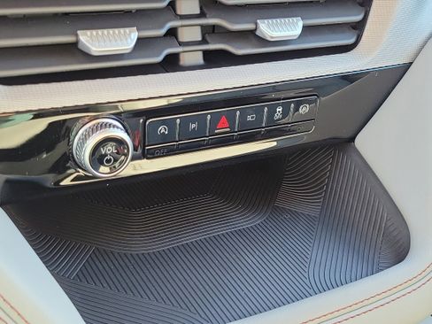 New 2026 Ford Explorer Active w/ Active Comfort Package image 30