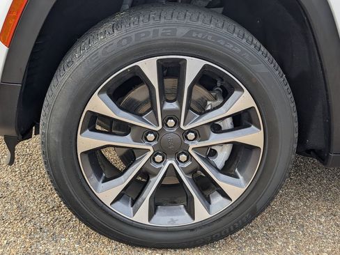 Used 2024 Jeep Grand Cherokee L Limited image 9