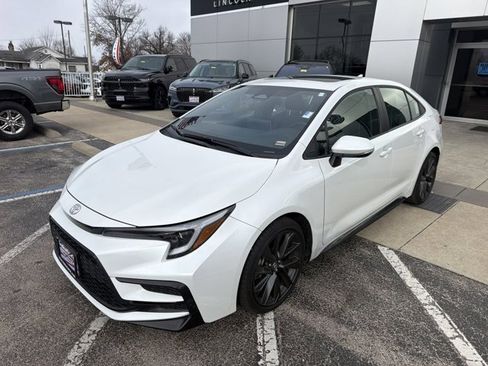 Used 2025 Toyota Corolla XSE image 3