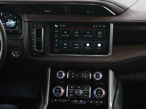 Used 2022 GMC Yukon XL Denali AWD/4WD image 16