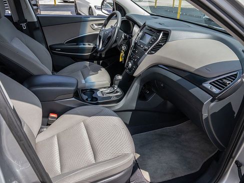 Used 2016 Hyundai Santa Fe SE image 18