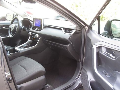 Used 2024 Toyota RAV4 XLE w/ Convenience Package image 17