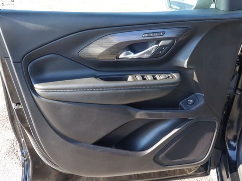 Used 2024 GMC Terrain SLT image 13