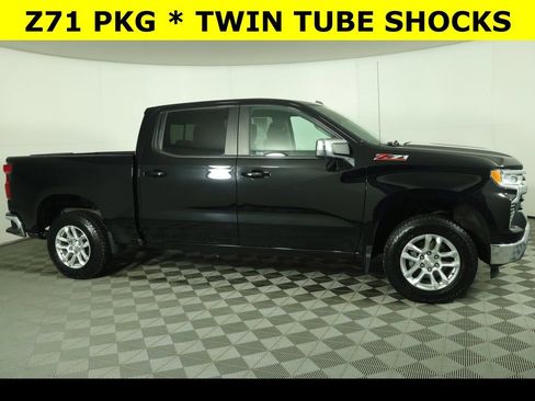 Used 2022 Chevrolet Silverado 1500 LT w/ Z71 Off-Road Package image 7