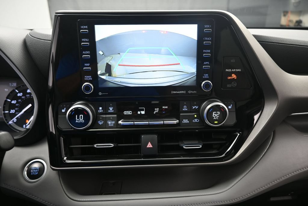 Used 2020 Toyota Highlander XLE FWD image 11