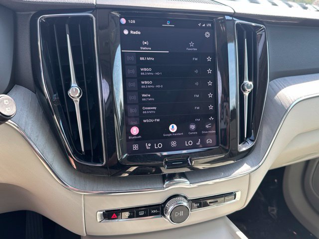 Certified 2024 Volvo XC60 T8 Plus w/ Climate Package AWD/4WD image 21
