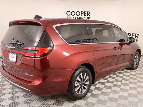 Used 2023 Chrysler Pacifica Touring-L image 20