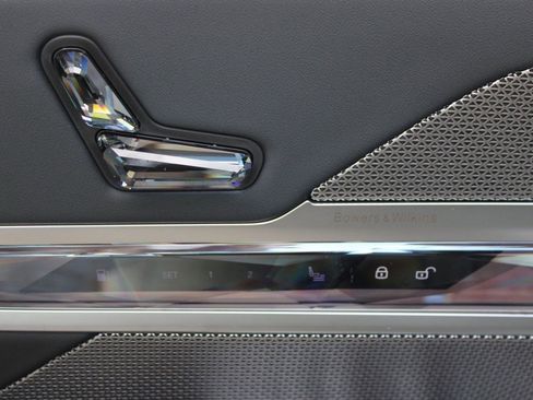 New 2026 BMW 750e xDrive image 15