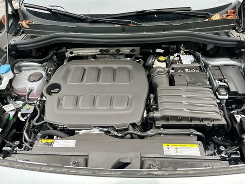 New 2025 Volkswagen Tiguan SE image 49