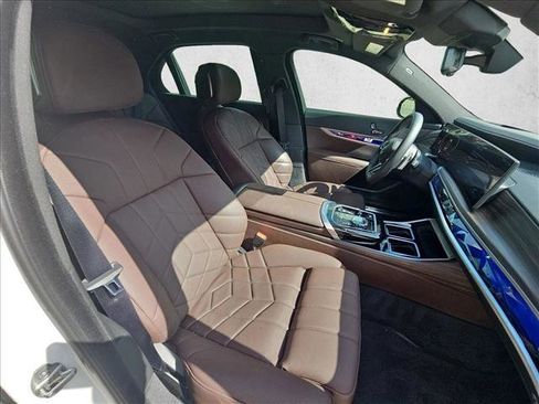 Certified 2024 BMW 760i xDrive image 19
