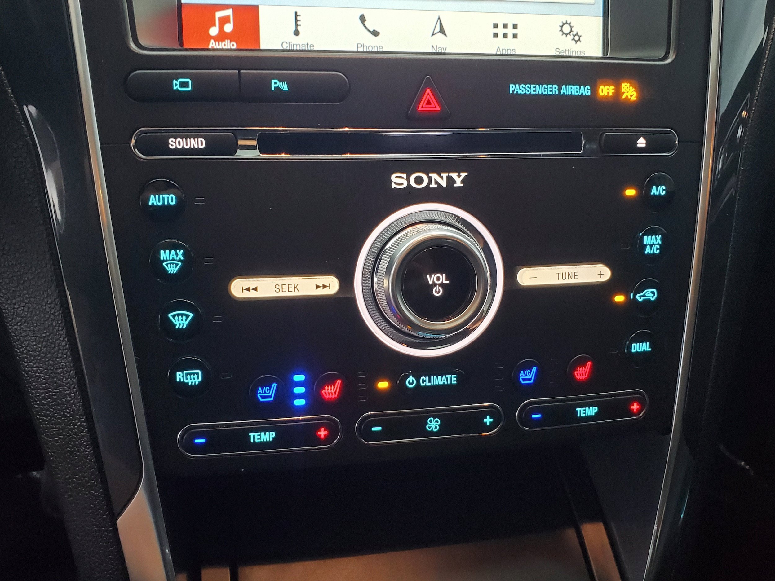 Used 2018 Ford Explorer Sport w/ Equipment Group 401A AWD/4WD image 18