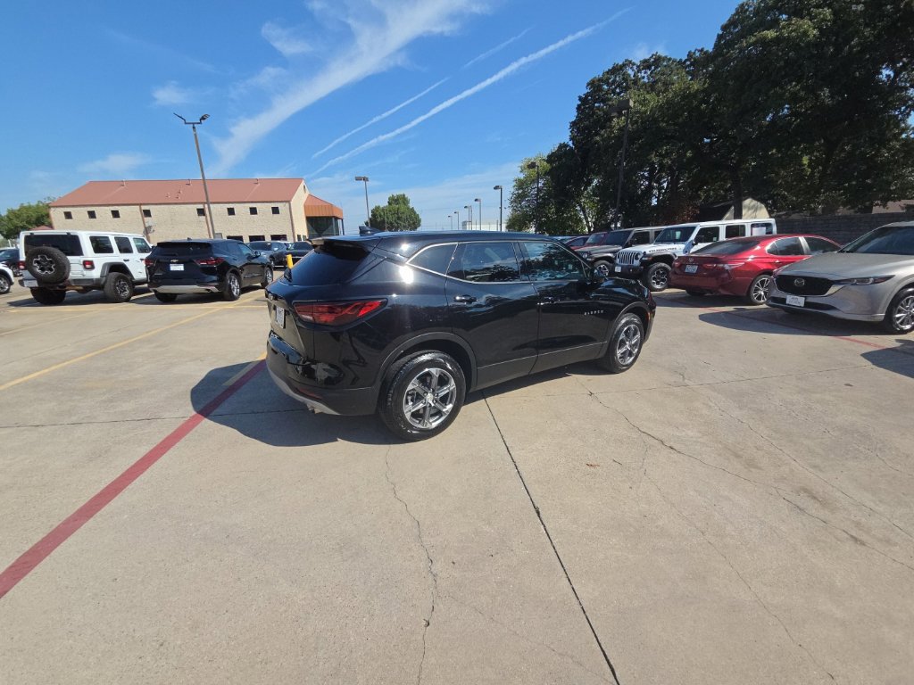 Used 2025 Chevrolet Blazer LT AWD/4WD image 7