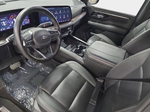 Used 2025 Chevrolet Tahoe Z71 AWD/4WD image 16