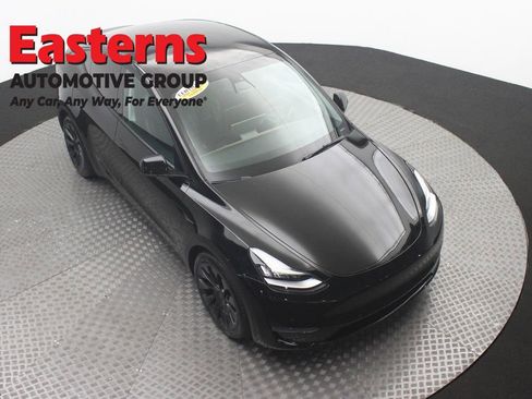 Used 2022 Tesla Model Y Long Range AWD/4WD image 3