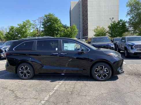 New 2026 Toyota Sienna Platinum AWD/4WD image 2