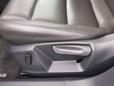 Used 2017 Volkswagen Tiguan S image 15