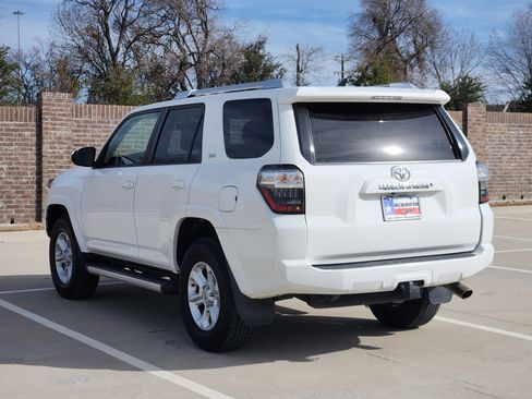 Used 2015 Toyota 4Runner SR5 image 8