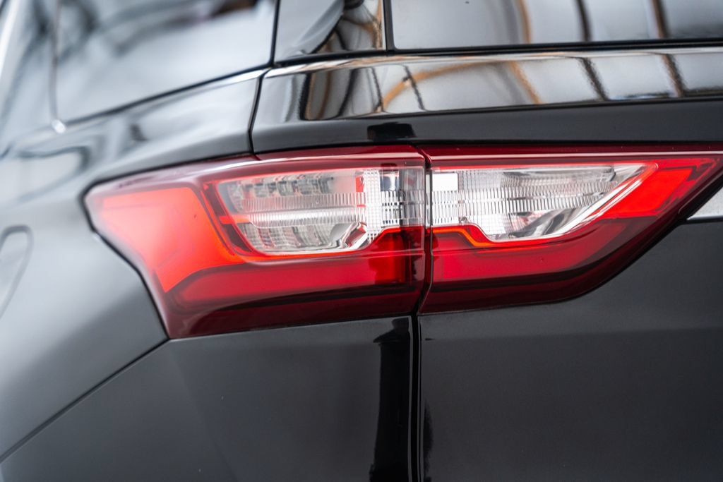 Used 2018 Chevrolet Traverse LT AWD/4WD image 8