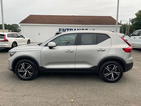 Used 2025 Volvo XC40 B5 Core w/ Protection Package Premier AWD/4WD image 4