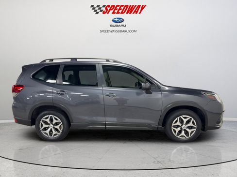 Used 2023 Subaru Forester Premium AWD/4WD image 4