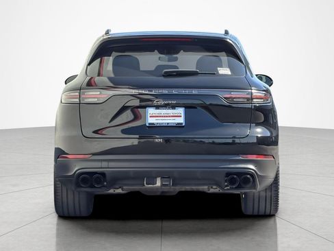 Used 2023 Porsche Cayenne Platinum Edition image 4